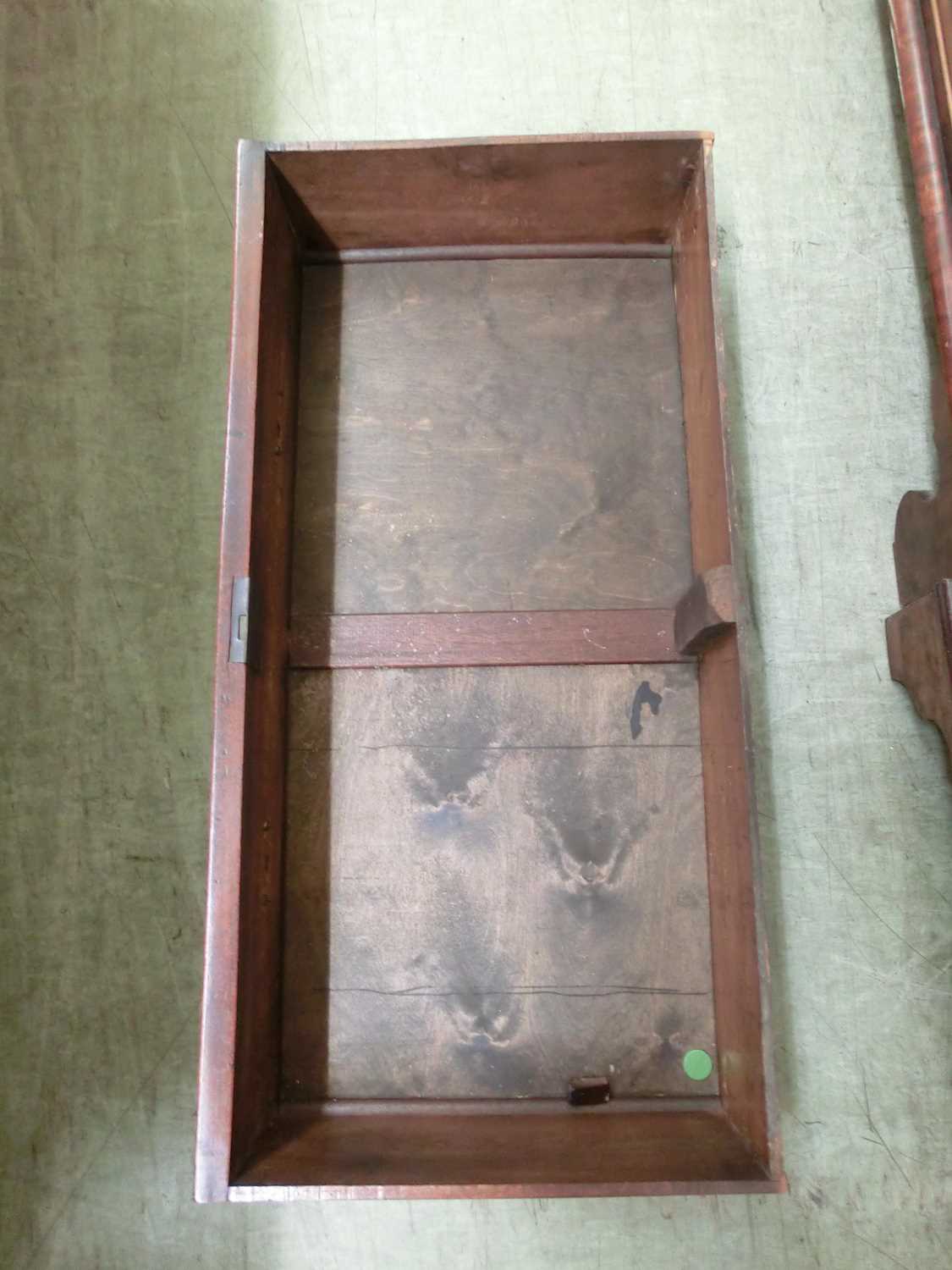 An early 19th century mahogany bookcase, the top with two glazed doors over single drawer and two - Bild 5 aus 12