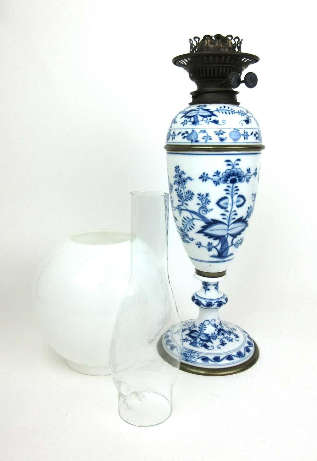 A late 19th/early 20th century Meissen Onion pattern porcelain oil lamp with duplex burner, h. 67