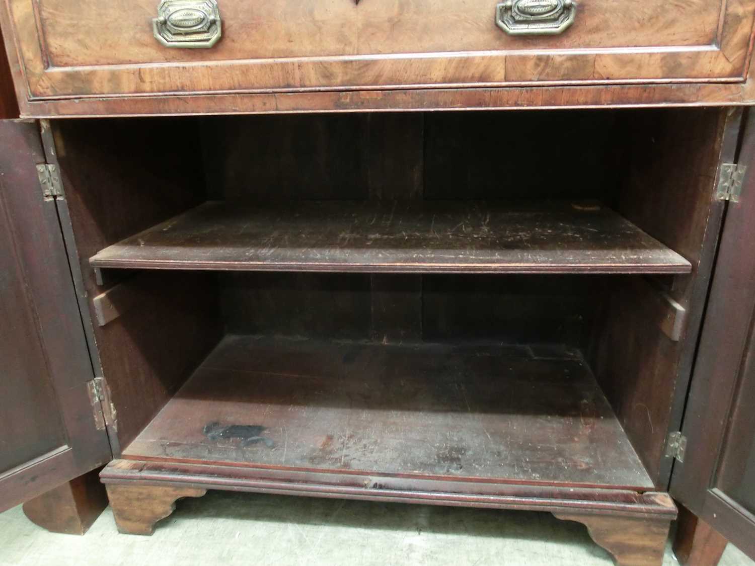 An early 19th century mahogany bookcase, the top with two glazed doors over single drawer and two - Bild 10 aus 12
