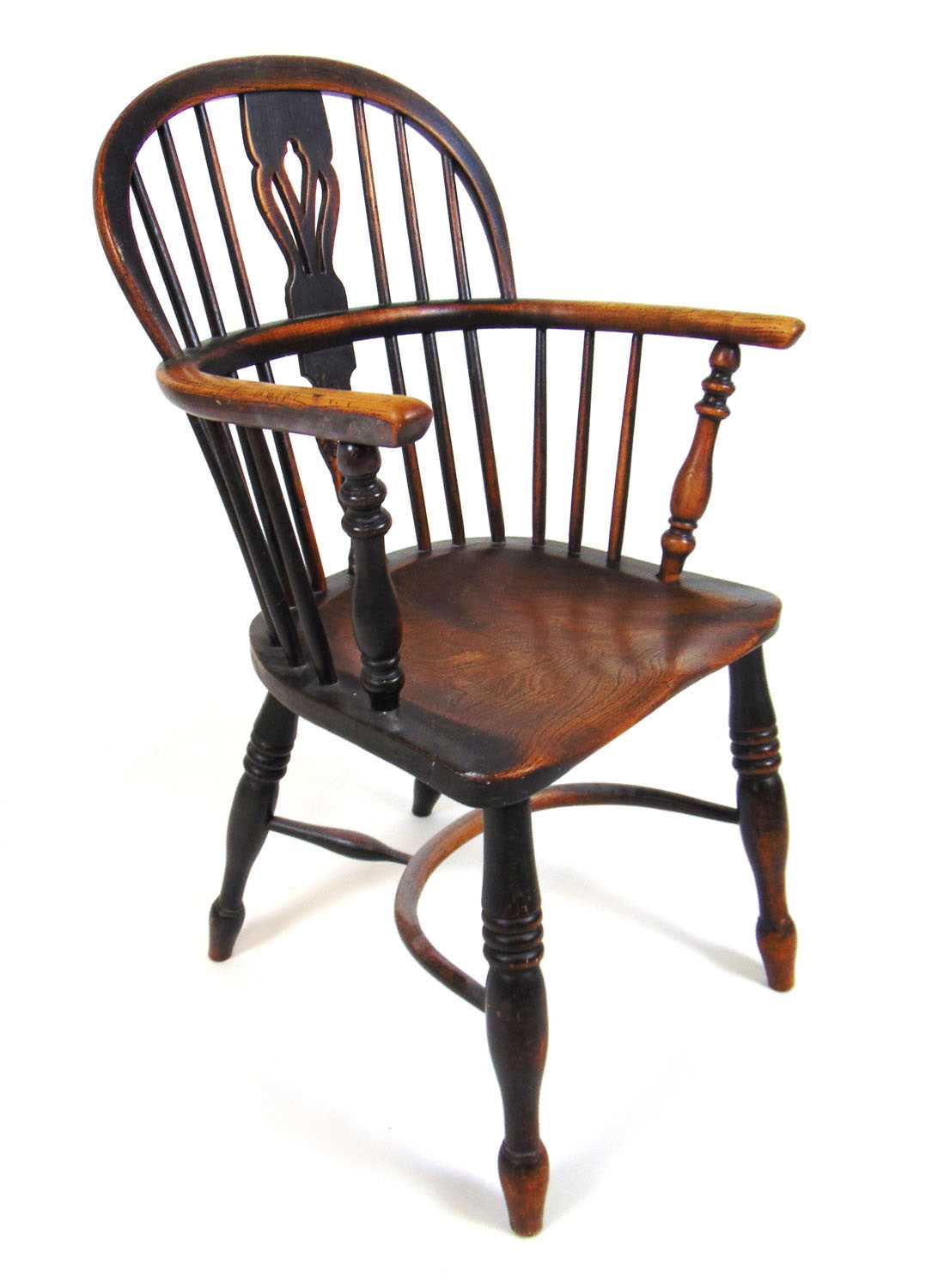 A 19th century elm and ash Windsor chair, the back with pierced splat over the shaped seat on turned - Bild 2 aus 2
