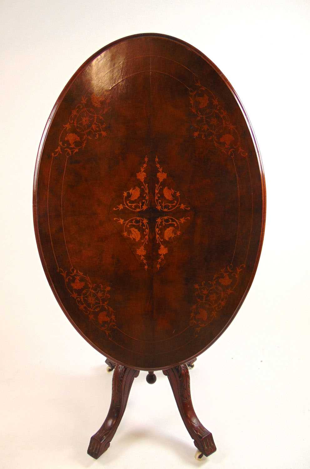 An Edwardian burr walnut and marquetry breakfast table, the oval quarter veneered top on the five - Bild 2 aus 3