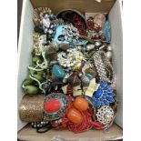 A tray containing a quantity of costume jewellery
