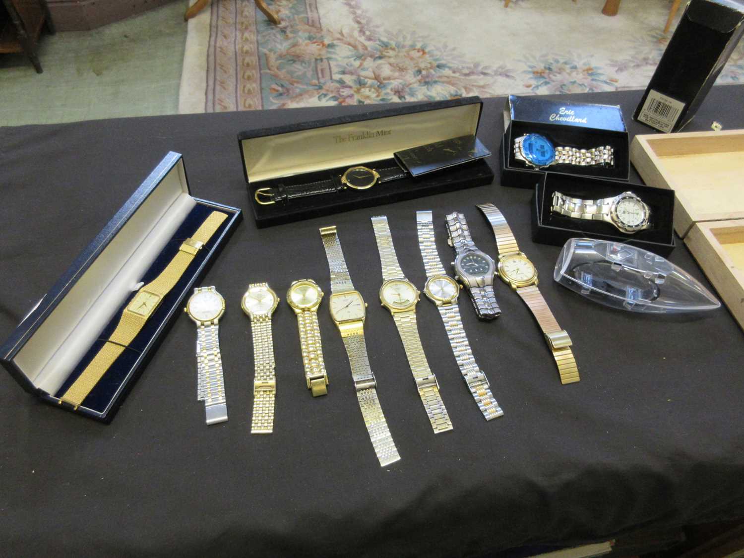A quantity of gent's wristwatches