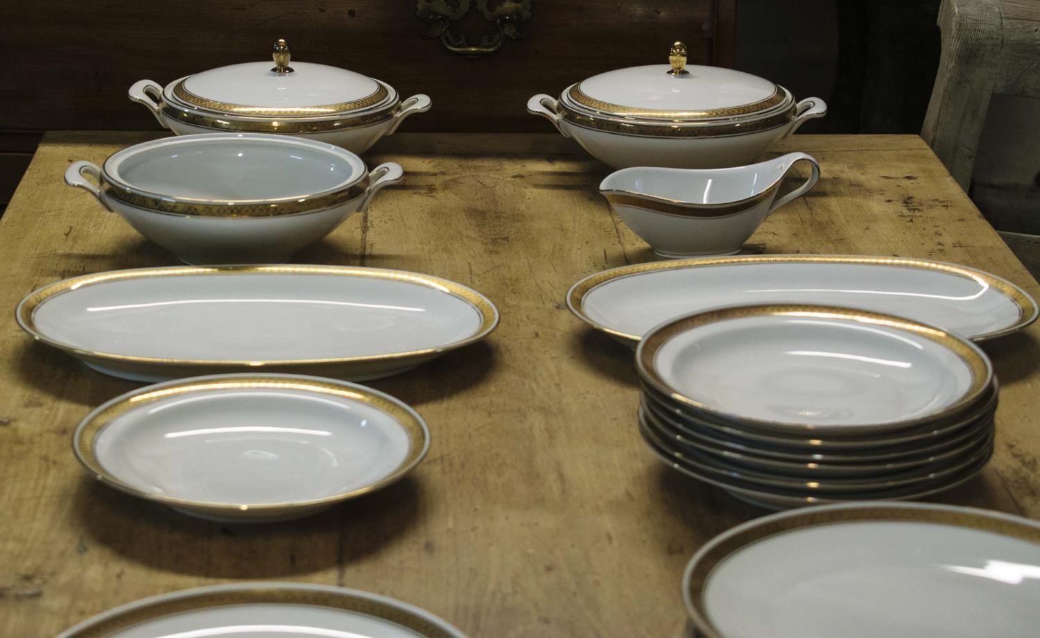 PART DINNER SERVICE, Bavarian, including seven dinner plates, 7 bowls, 7 salad plates, 7 side - Image 2 of 4