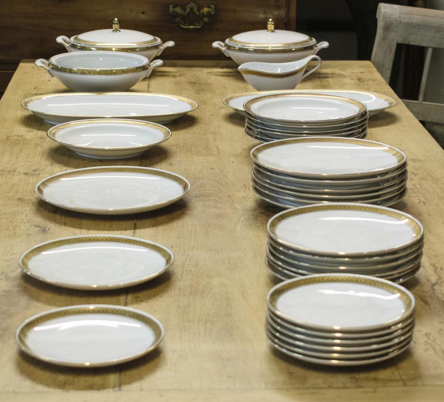 PART DINNER SERVICE, Bavarian, including seven dinner plates, 7 bowls, 7 salad plates, 7 side