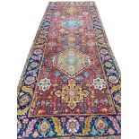 ANTIQUE HERIZ RUNNER, 280cm x 113cm.