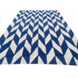 CONTEMPORARY CHEVRON DESIGN KILIM, 300cm x 210cm.