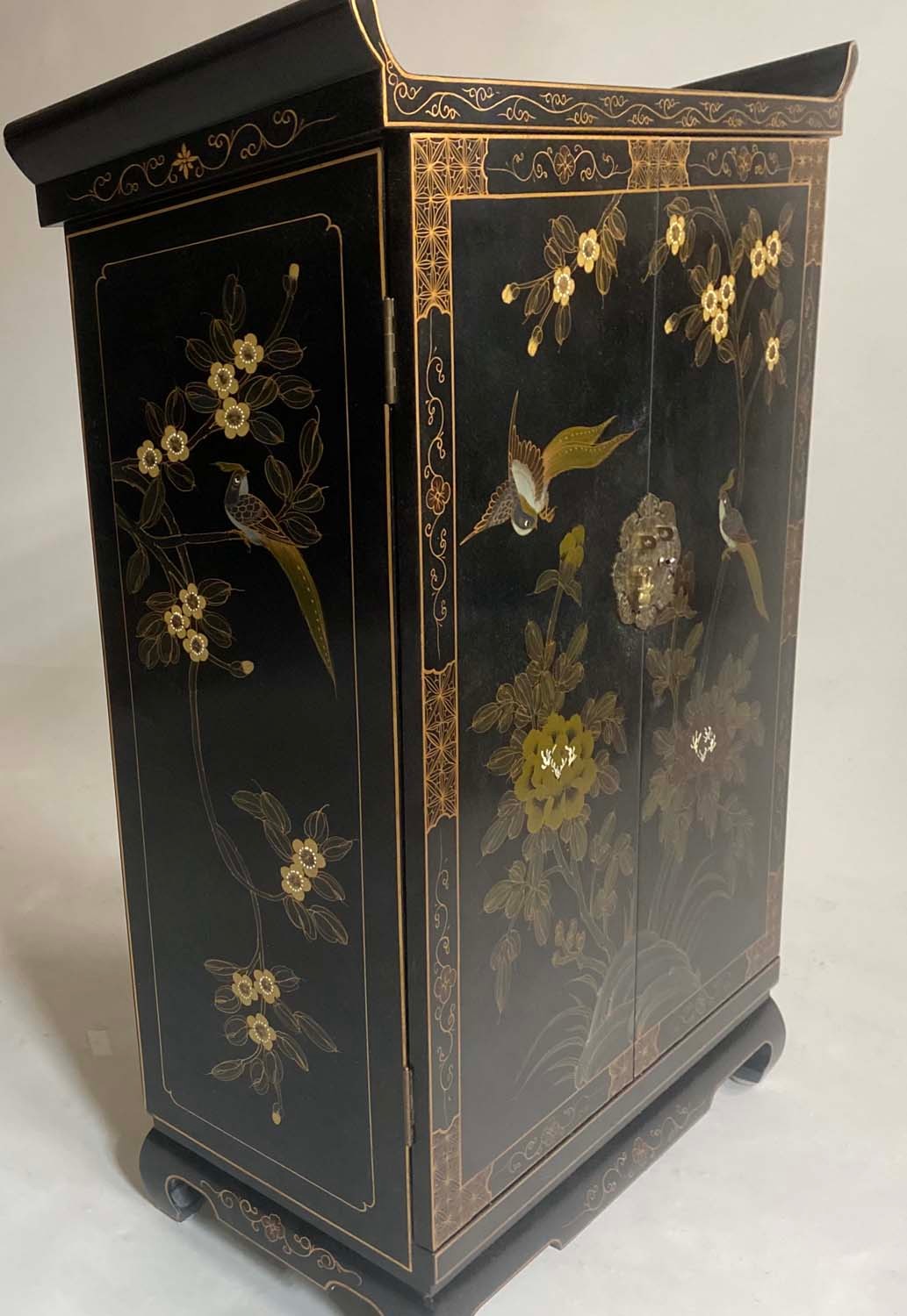 SIDE CABINET, Chinese black lacquer with gilt Chinoiserie decoration and two doors, 71cm x 31cm x - Image 2 of 8