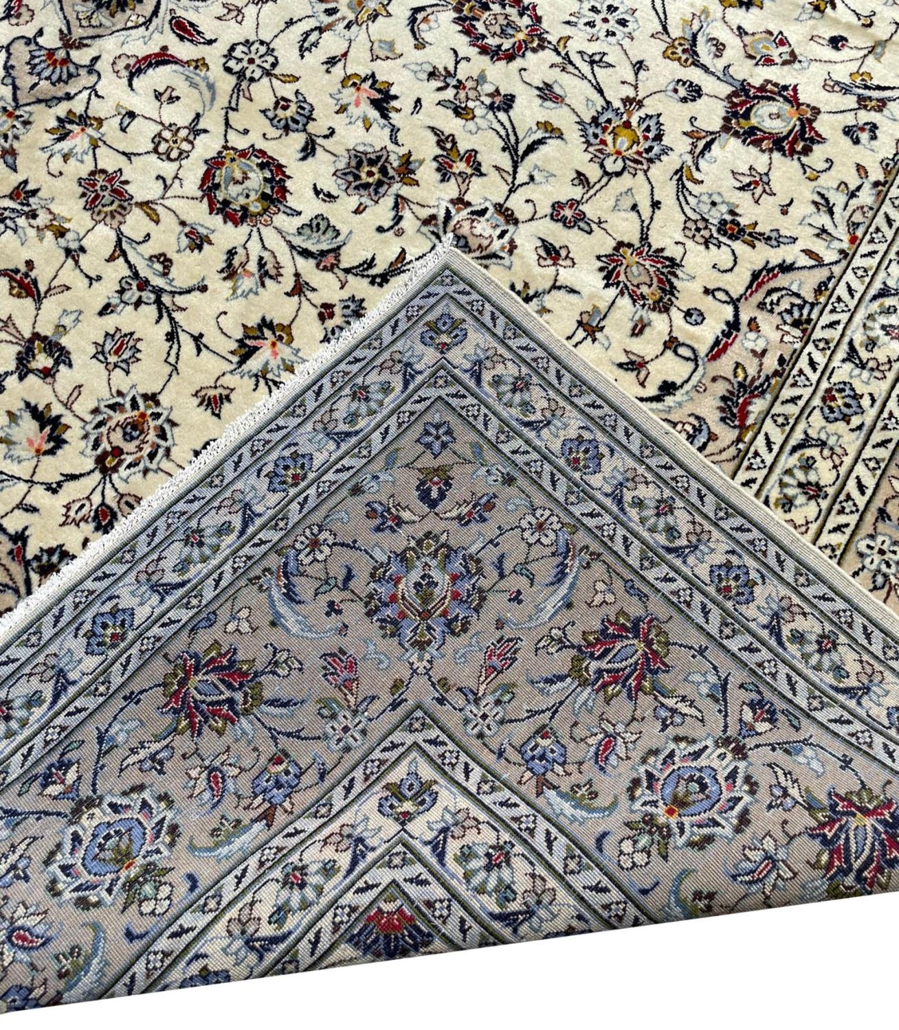 FINE PERSIAN ISPHAHAN DESIGN CARPET, 400cm x 298cm. - Image 2 of 5