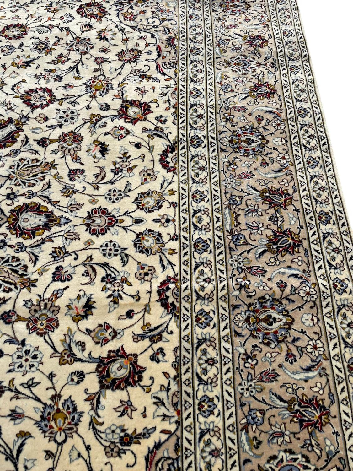 FINE PERSIAN ISPHAHAN DESIGN CARPET, 400cm x 298cm. - Image 3 of 5