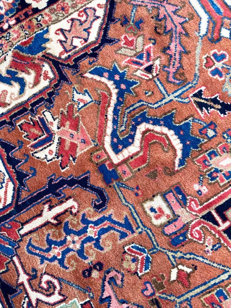 ANTIQUE PERSIAN HERIZ CARPET, 339cm x 280cm. - Image 5 of 5