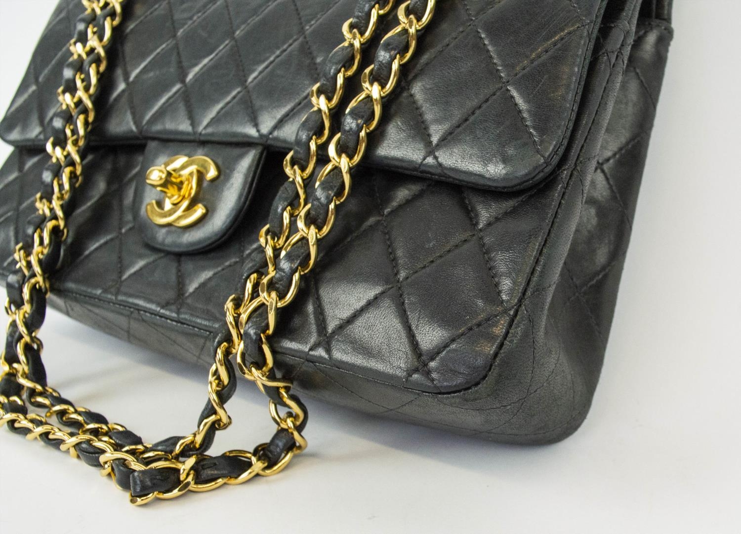CHANEL FLAP BAG, with front double flap closure, quilted effect and gold hardware, chain and leather - Image 5 of 13