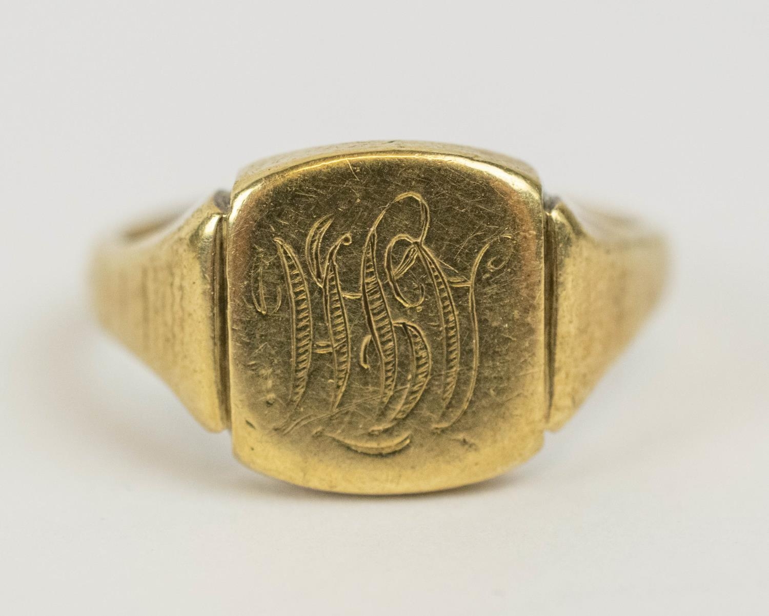 DRESS RINGS, three various, 9ct gold, comprising signet ring with inscription to back, ?All my love, - Image 8 of 17