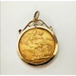 EDWARD VII 1905 SOVEREIGN, 22ct gold, complete with mount, total weight 9.3gr.