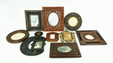 PICTURE FRAMES; an assorted collection of 17, of various dates, including Victorian examples,
