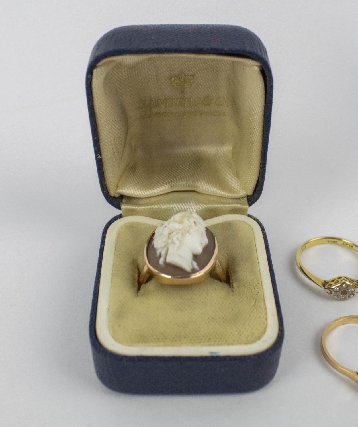 A COLLECTION OF ASSORTED JEWELLERY, comprising two amethyst gold rings, a cultured pearl ring, a - Image 2 of 13