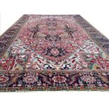 ANTIQUE PERSIAN SERAPI CARPET, 415cm x 285cm.