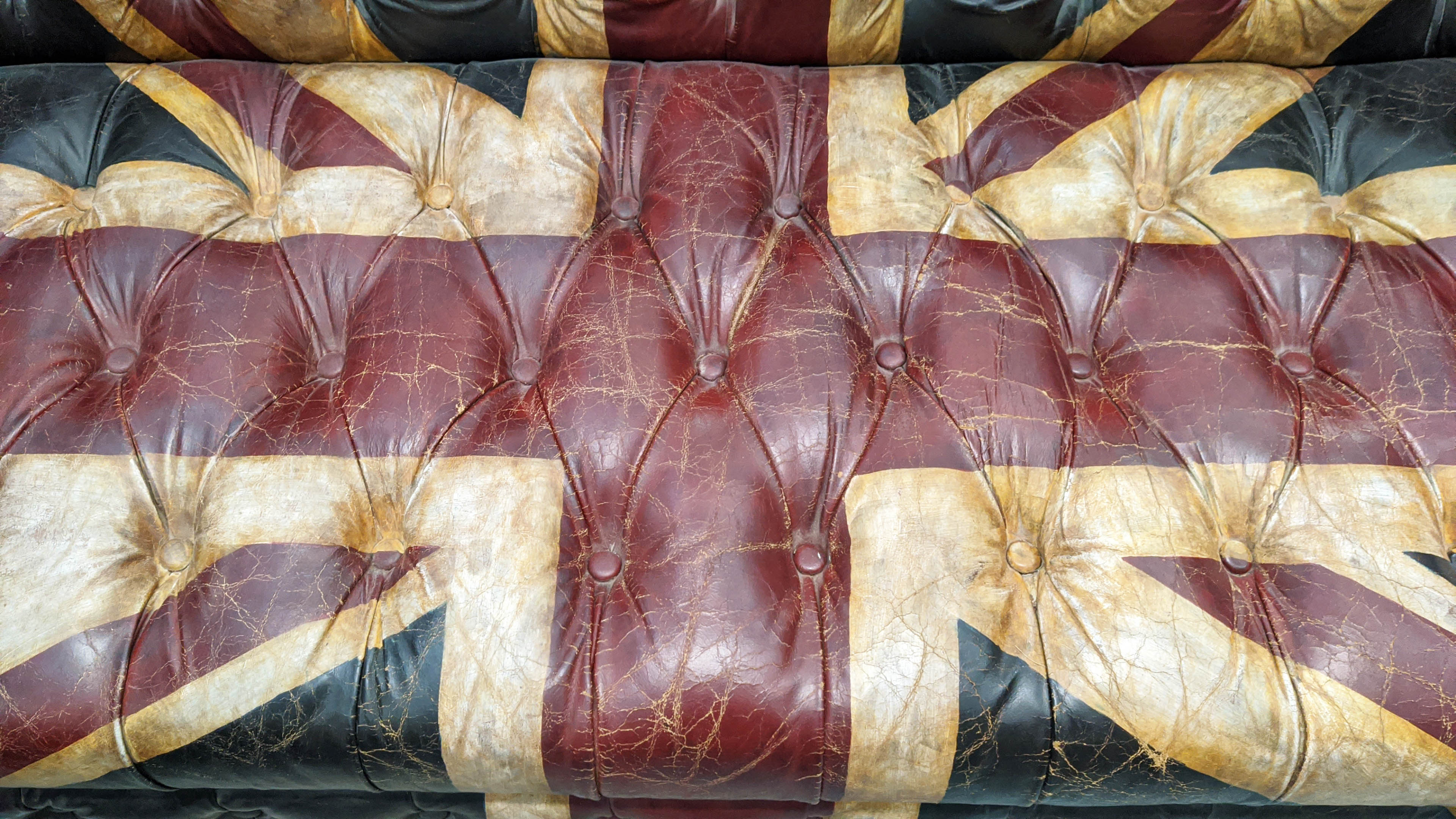 CHESTERFIELD STYLE SOFA, 220cm W, Union Jack design. - Bild 5 aus 11