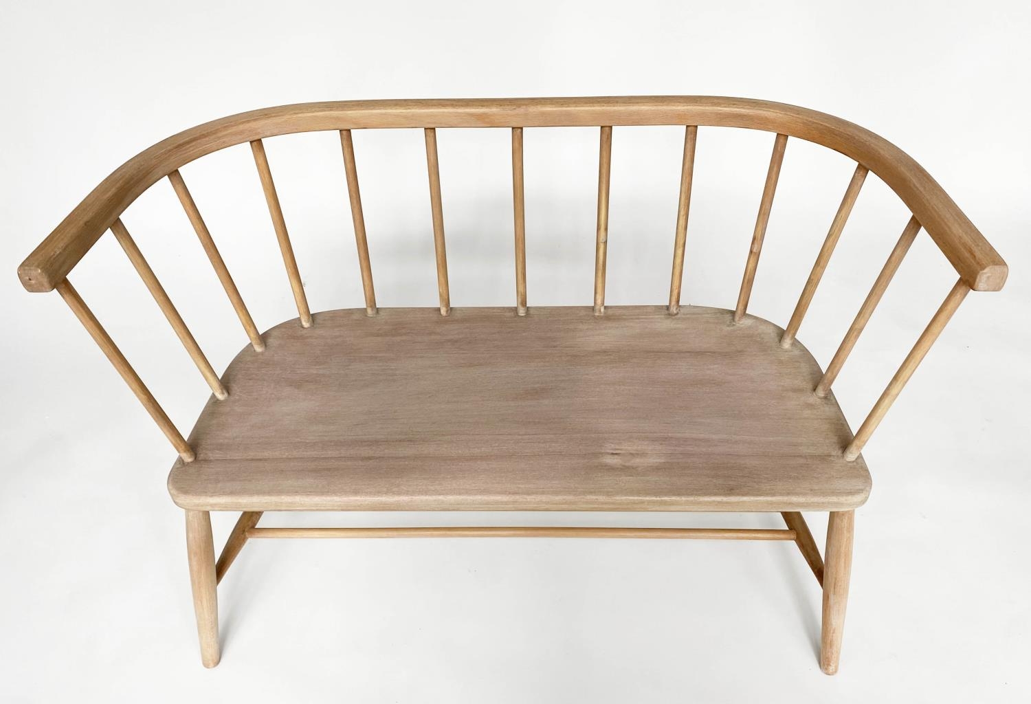 HALL SEAT, English 1970s beech and elm in the manner of Ercol with enclosed rail back and shaped - Bild 7 aus 10