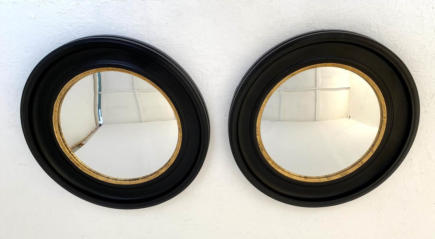 CONVEX WALL MIRRORS, a pair, 74cm diameter, Regency style with black and gold circular frames. (2) - Bild 6 aus 7