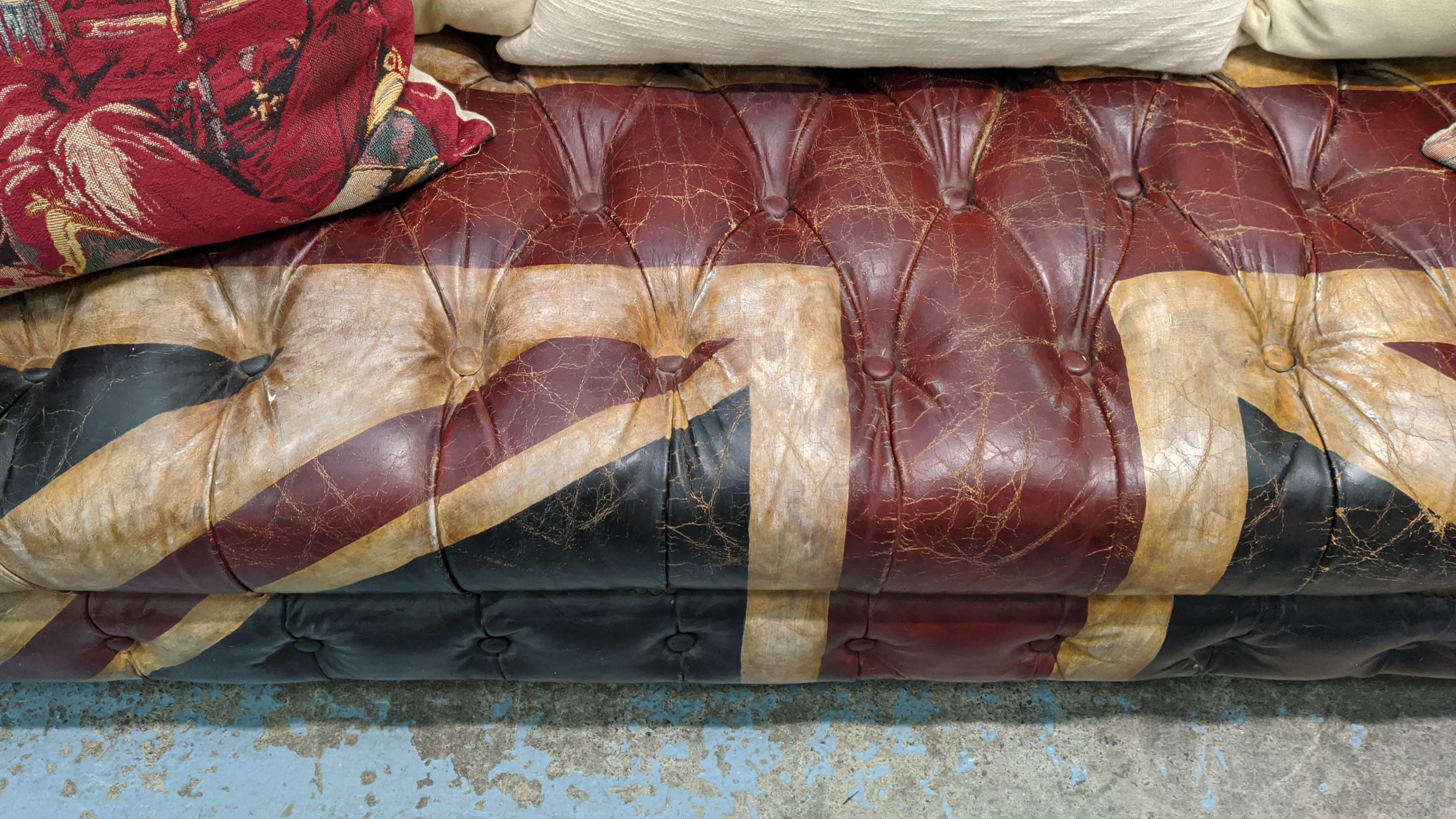 CHESTERFIELD STYLE SOFA, 220cm W, Union Jack design. - Bild 7 aus 11