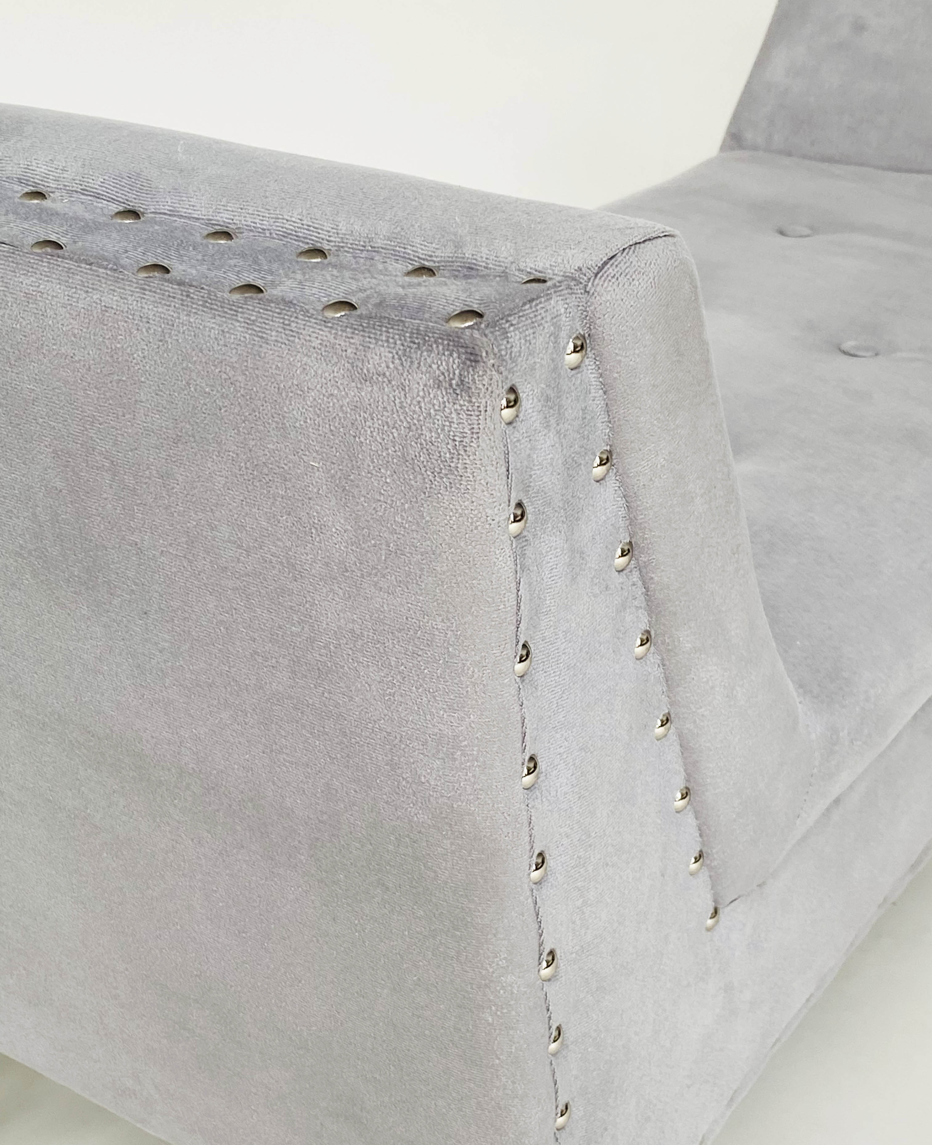 WINDOW SEAT, silver studded grey velvet, rectangular with raised arms and splay supports, 130cm W - Bild 13 aus 13
