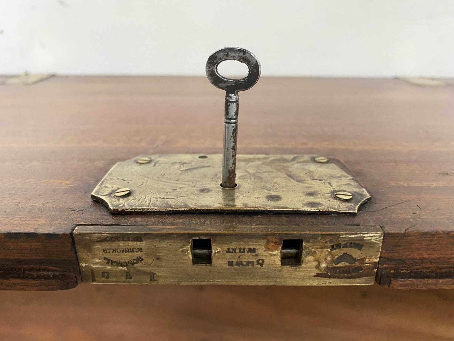 TRUNK, 99cm x 45cm H x 48cm D, 19th century Chinese export, camphorwood and brass bound with - Bild 3 aus 4