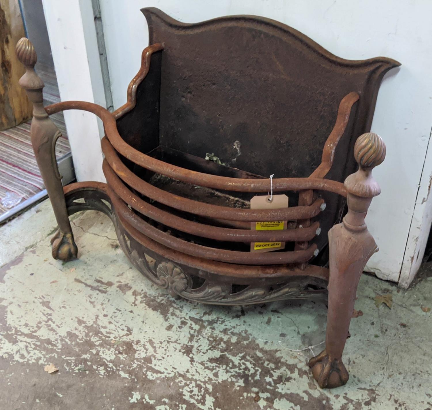 FIRE GRATE, early 20th century cast iron with brass facias, in the Georgian style, 53cm H x 75cm W x - Bild 2 aus 4