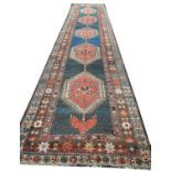 ANTIQUE PERSIAN HERIZ RUNNER, 440cm x 95cm.