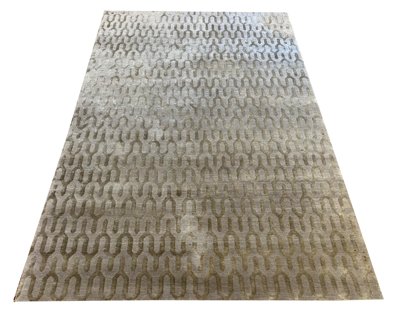 THE RUG COMPANY CARPET, 231cm x 157cm.