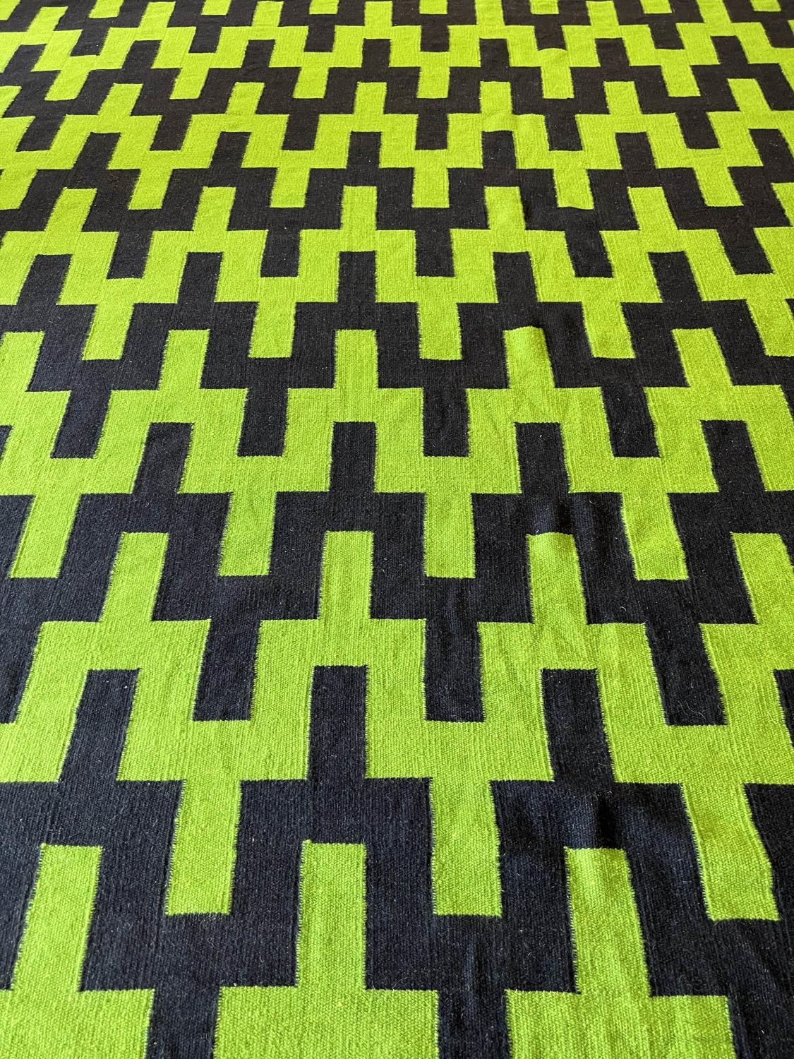 JONATHAN ADLER FLATWEAVE CARPET, 305cm x 246cm. - Bild 4 aus 4