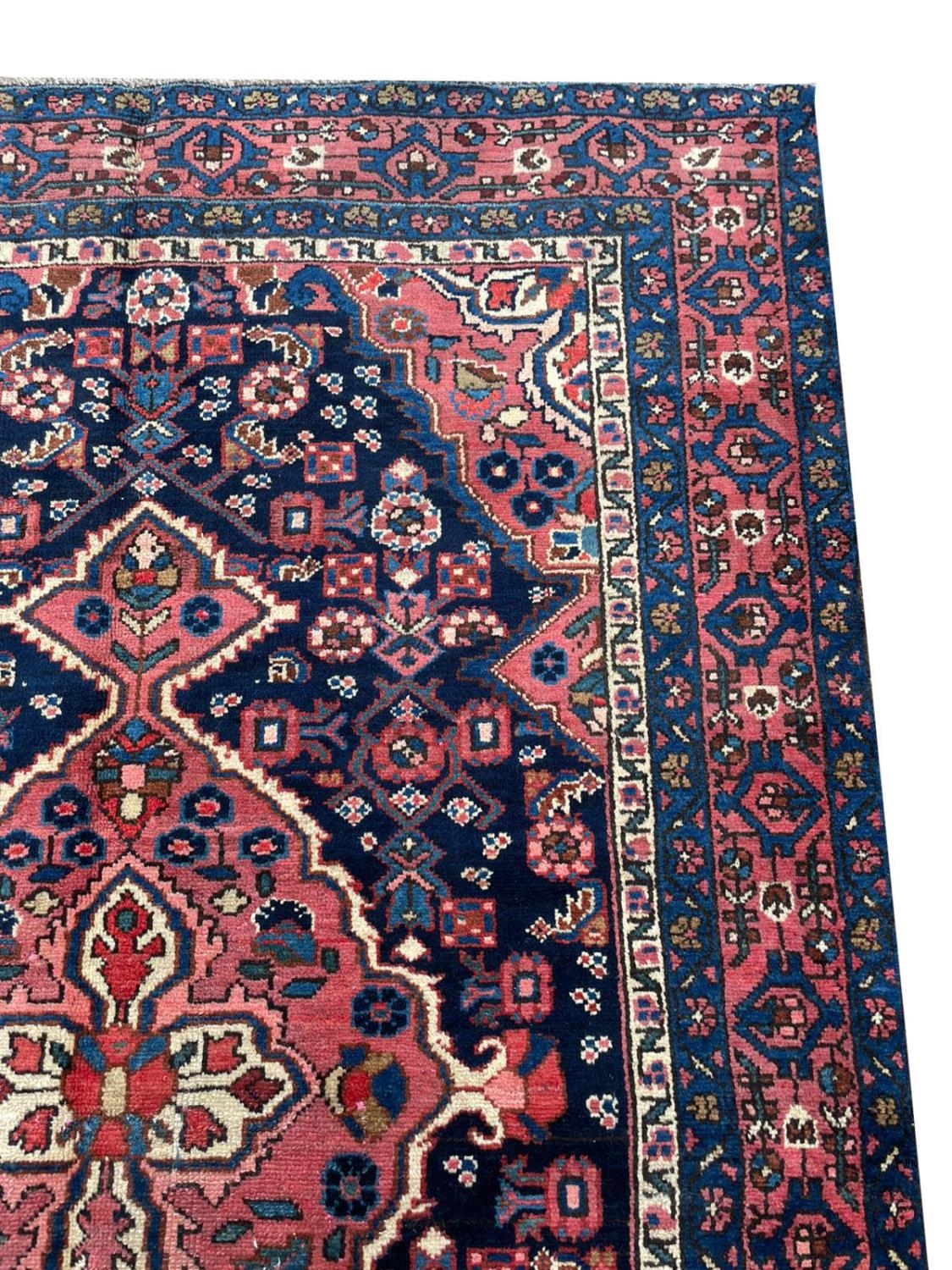 ANTIQUE PERSIAN MALAYER RUG, 200cm x 130cm. - Bild 2 aus 3