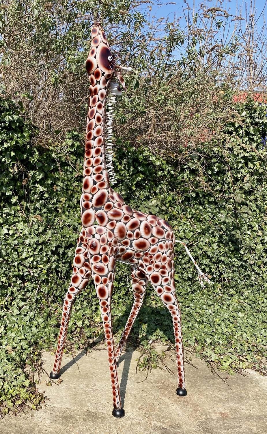 CONTEMPORARY SCHOOL SCULPTURAL GIRAFFE, stylised painted metal 230cm x 75cm. - Image 2 of 4