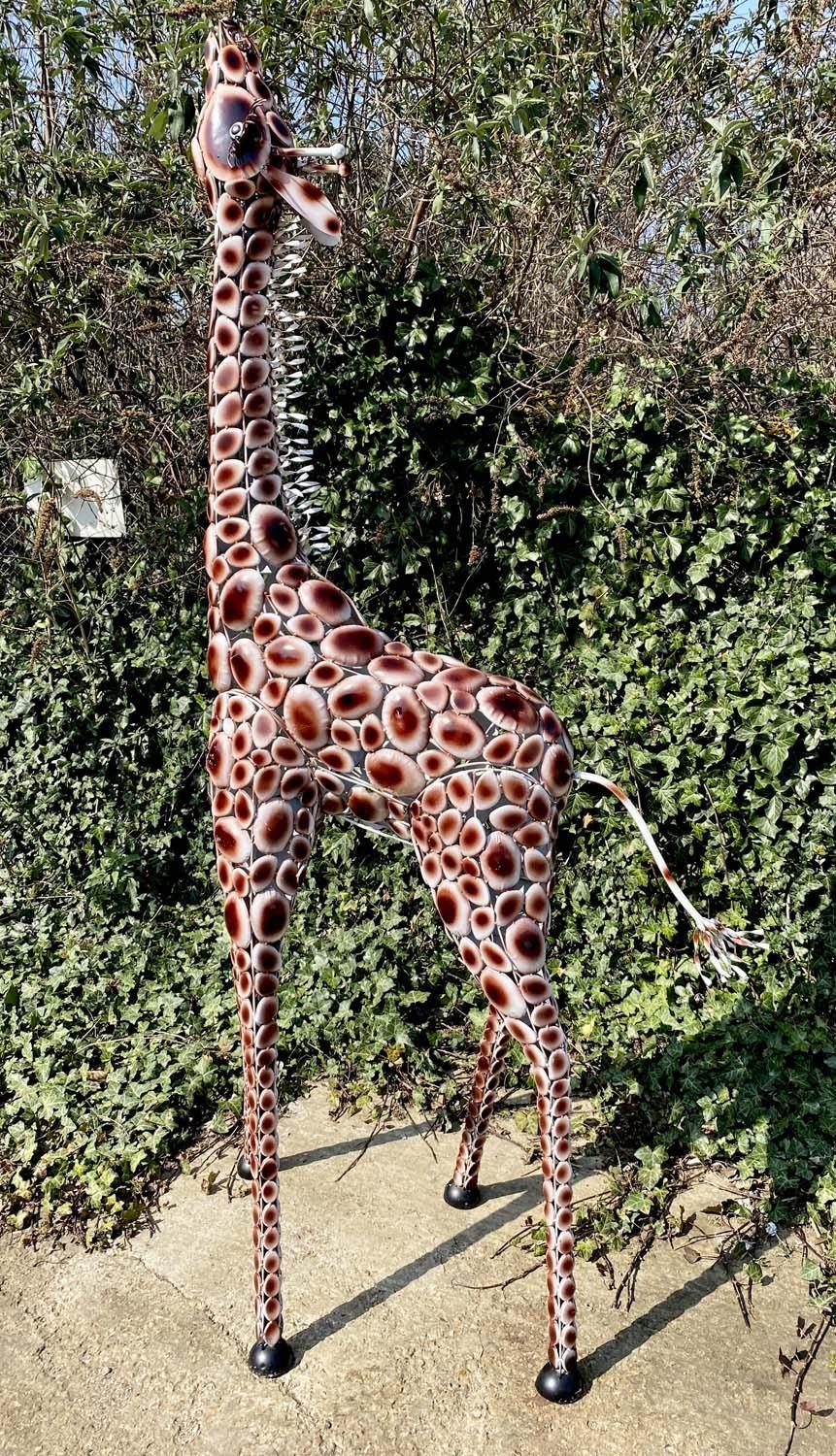 CONTEMPORARY SCHOOL SCULPTURAL GIRAFFE, stylised painted metal 230cm x 75cm. - Image 3 of 4