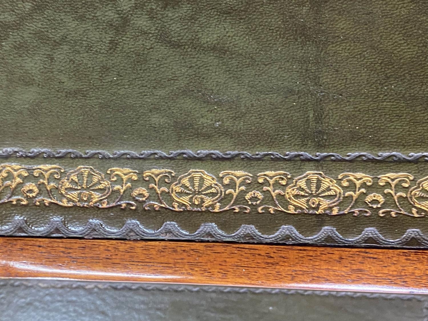 METAMORPHIC LIBRARY STEPS, George III style, a set of four gilt tooled leather tread steps - Bild 7 aus 7