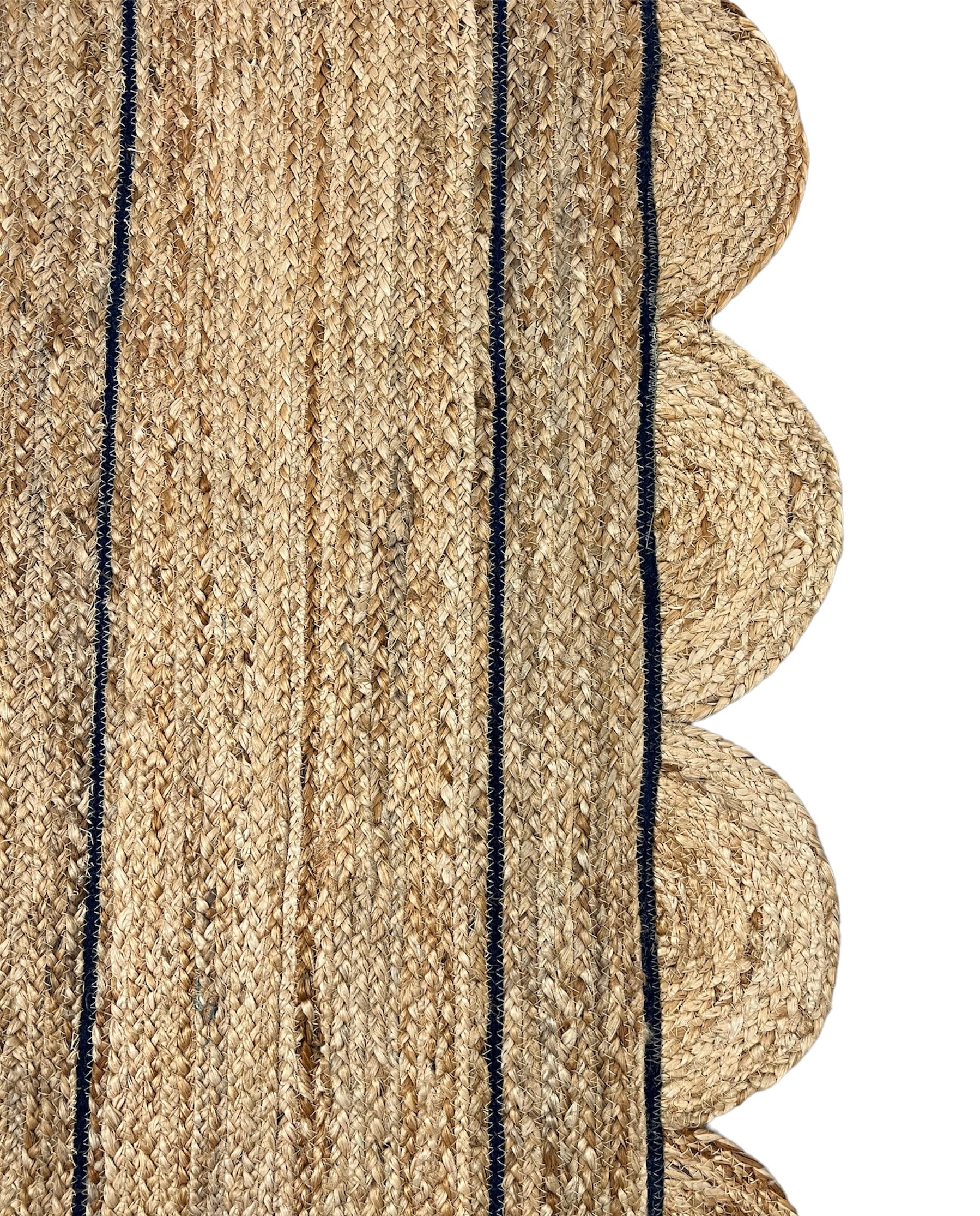 SCALLOPED EDGE JUTE RUNNER, 370cm x 64cm. - Image 3 of 3