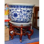 MODERN ORIENTAL STYLE BLUE & WHITE PLANTER ON STAND