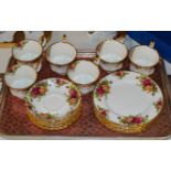 TRAY WITH QUANTITY ROYAL ALBERT OLD COUNTRY ROSE TEA WARE