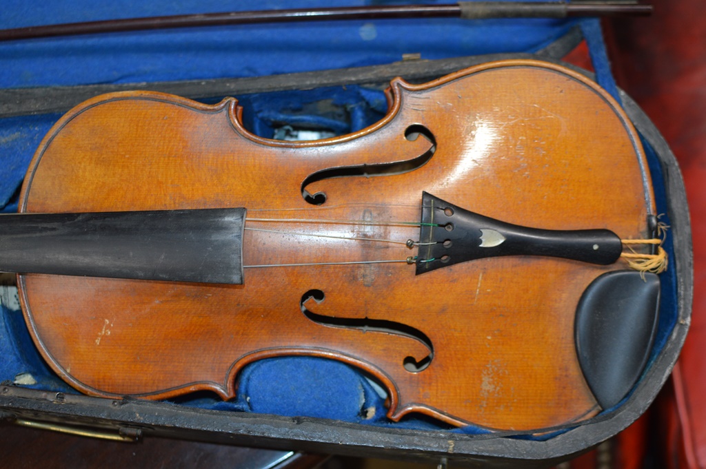 VIOLIN WITH 2 BOWS & 2 CASES - Image 3 of 12