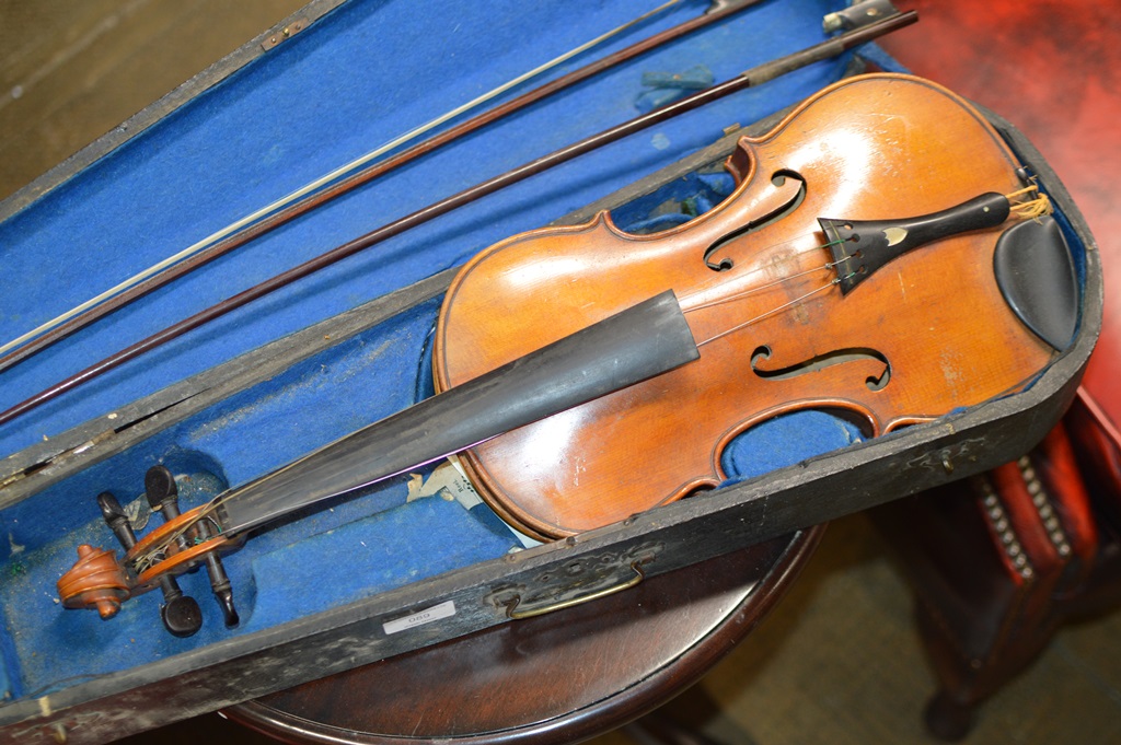 VIOLIN WITH 2 BOWS & 2 CASES - Image 2 of 12