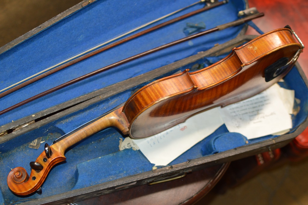 VIOLIN WITH 2 BOWS & 2 CASES - Image 8 of 12