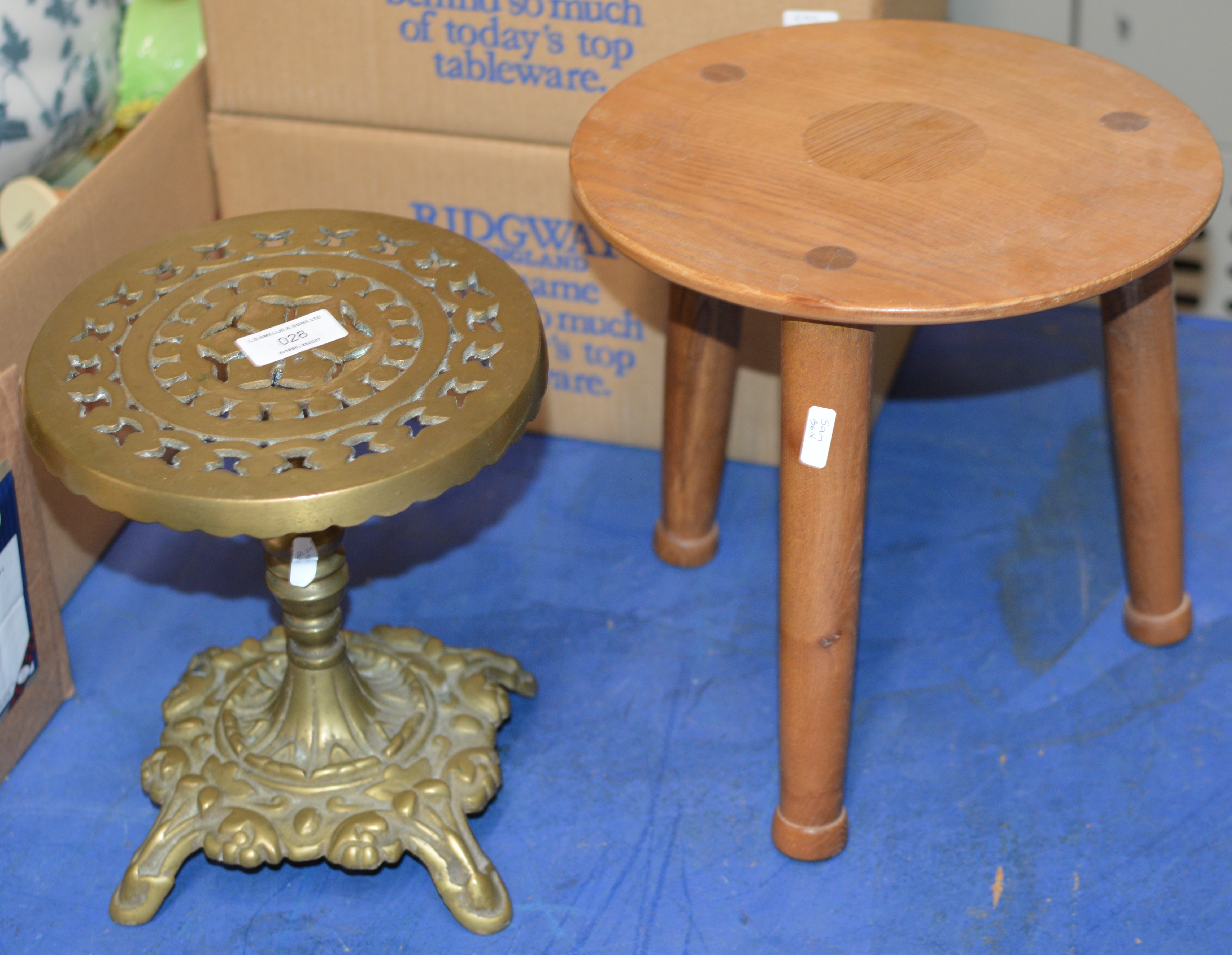 DECORATIVE BRASS STAND & SMALL MODERN OAK TRIPOD LEG STOOL