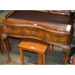 MAHOGANY & WALNUT 3 DRAWER LADIES DESK WITH LEATHER TOP