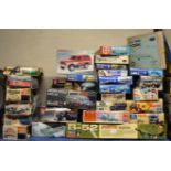 28 VARIOUS VINTAGE BOXED MODEL KITS, MATCHBOX, REVELL, AIRFIX ETC