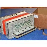 VINTAGE SQUEEZE BOX