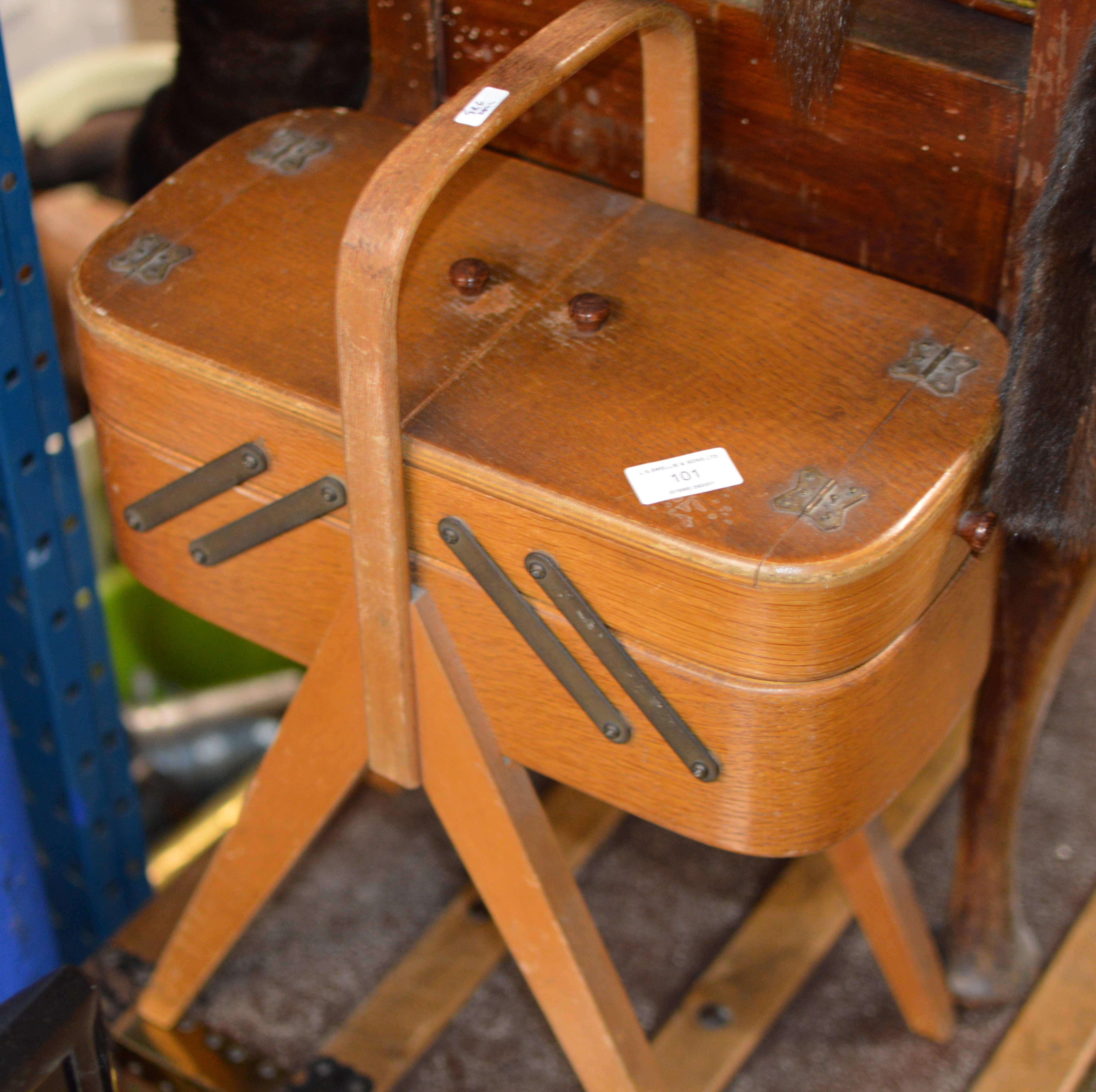 CANTILEVER SEWING BOX