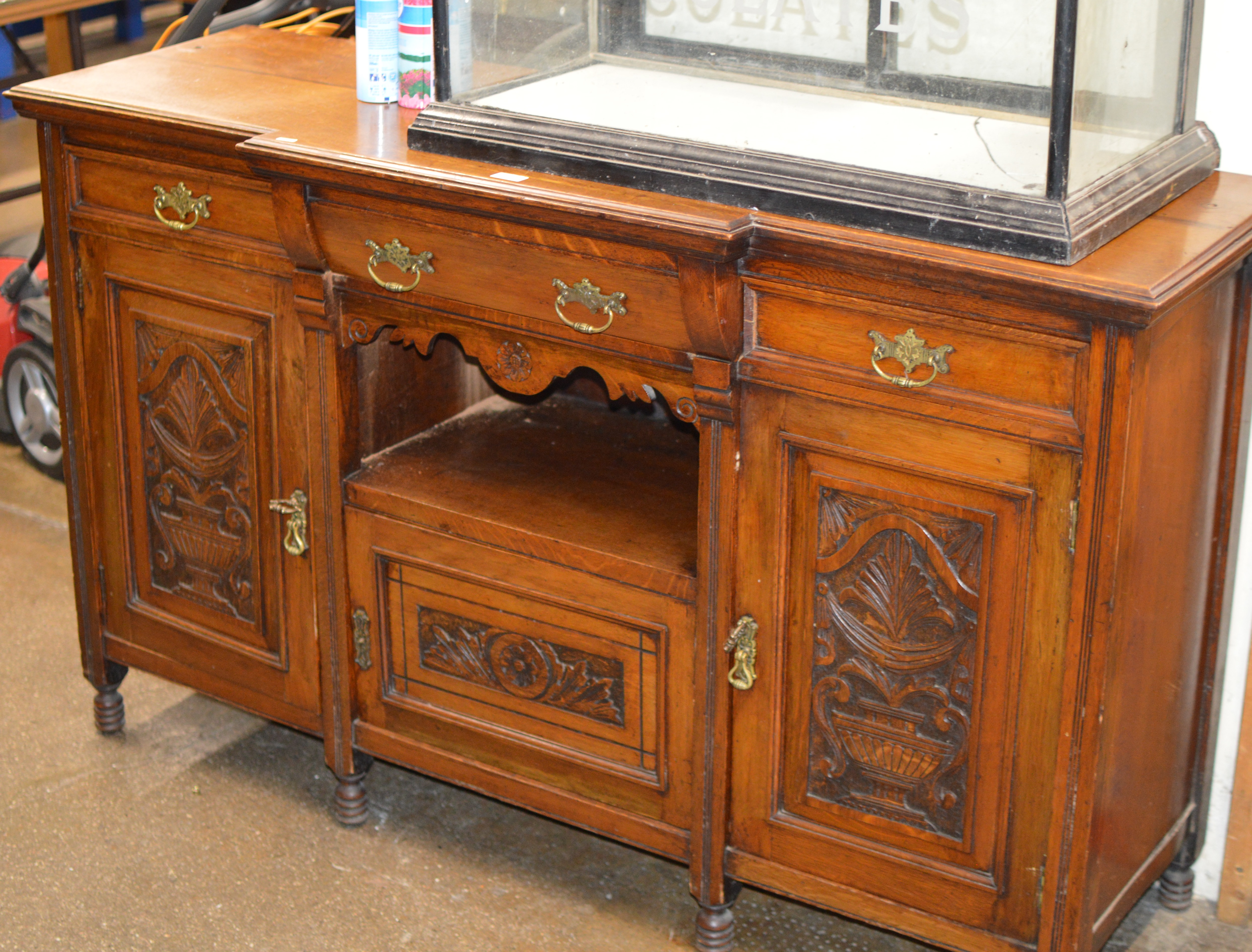 VICTORIAN OAK SIDEBOARD