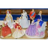 TRAY WITH VARIOUS ROYAL DOULTON FIGURINE ORNAMENTS - SOME WITH BOXES
