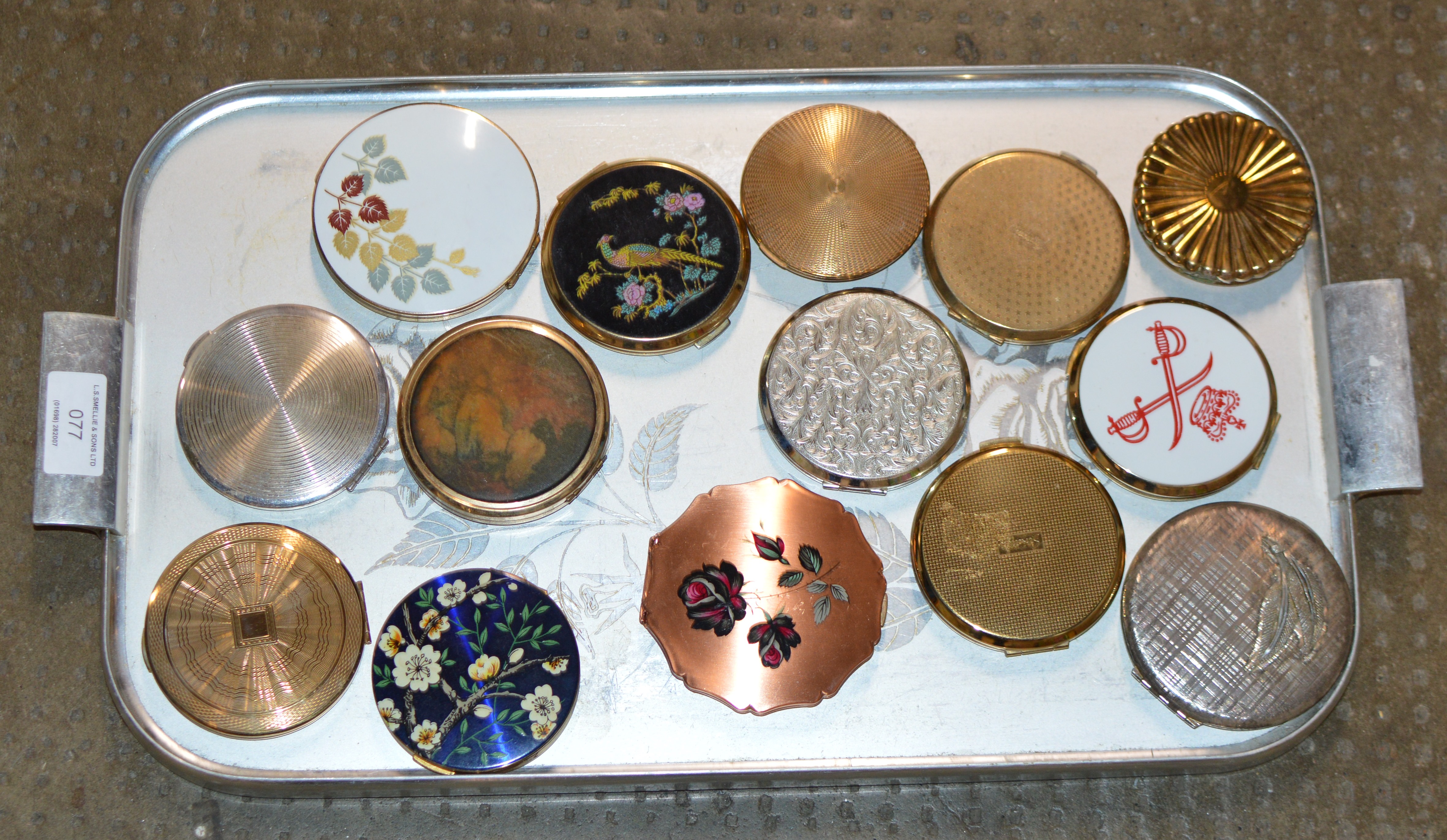 TRAY WITH 14 VARIOUS POWDER COMPACTS