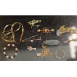 ASSORTED 9 CARAT GOLD JEWELLERY - APPROXIMATE WEIGHT = 24.4 GRAMS